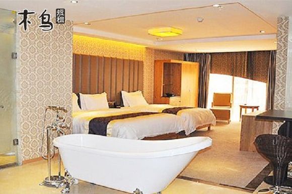 威海韩仕酒店式公寓--位于威海经济开发区黄金地段,毗邻威海汽车站和火车站300米,邻近在建的城际轻轨站威海南站,将整个威海融入胶东半岛一小时生活圈。据威海国际客运中心码头五分钟车程,据威海国际机场仅半小时的车程,酒店立足商务生活品质的完美追求,意在给社会高尚商务精英人士提供一席精彩的私享空间.