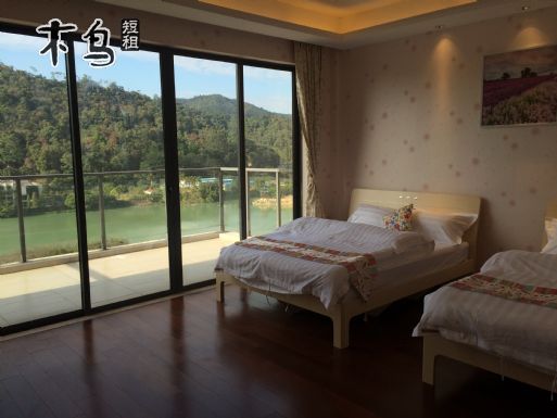 使用时间:入住当天下午14:00至第二天中午12:00,延时请与商家沟通,按时段收费。 为免影响小区周边住户,卡拉OK时间为早上8:30-晚上22:30,造成不便请谅解。(若特别要求延时,请咨询客服) 预约提醒:周日到周四请至少提前1天预约,预约时需提供预约人姓名,入住人数,入住日期 使用规则:此套别墅最多容纳30名成人入住,标准入住人数为16人 节假日入住价格请咨询商家 购买前请咨询商家是否有房,周六请至少提前5天预约, 价格: 2280元(周日-周四) 2980元(周五) 4280元(周六) 入住时需