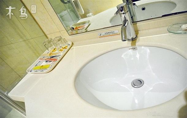 济南嘉华购物广场艺考六职专旁 商务大床房-济