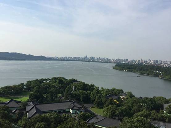 雷峰塔看西湖