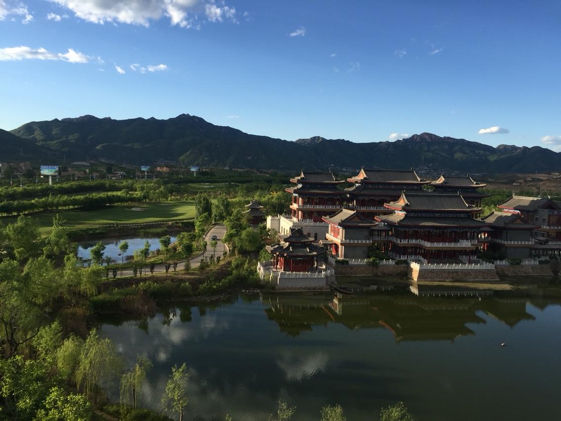 晚 地址:许家台镇盘山大道体育公园内唐华公馆(盘山高尔夫球场旁)评分