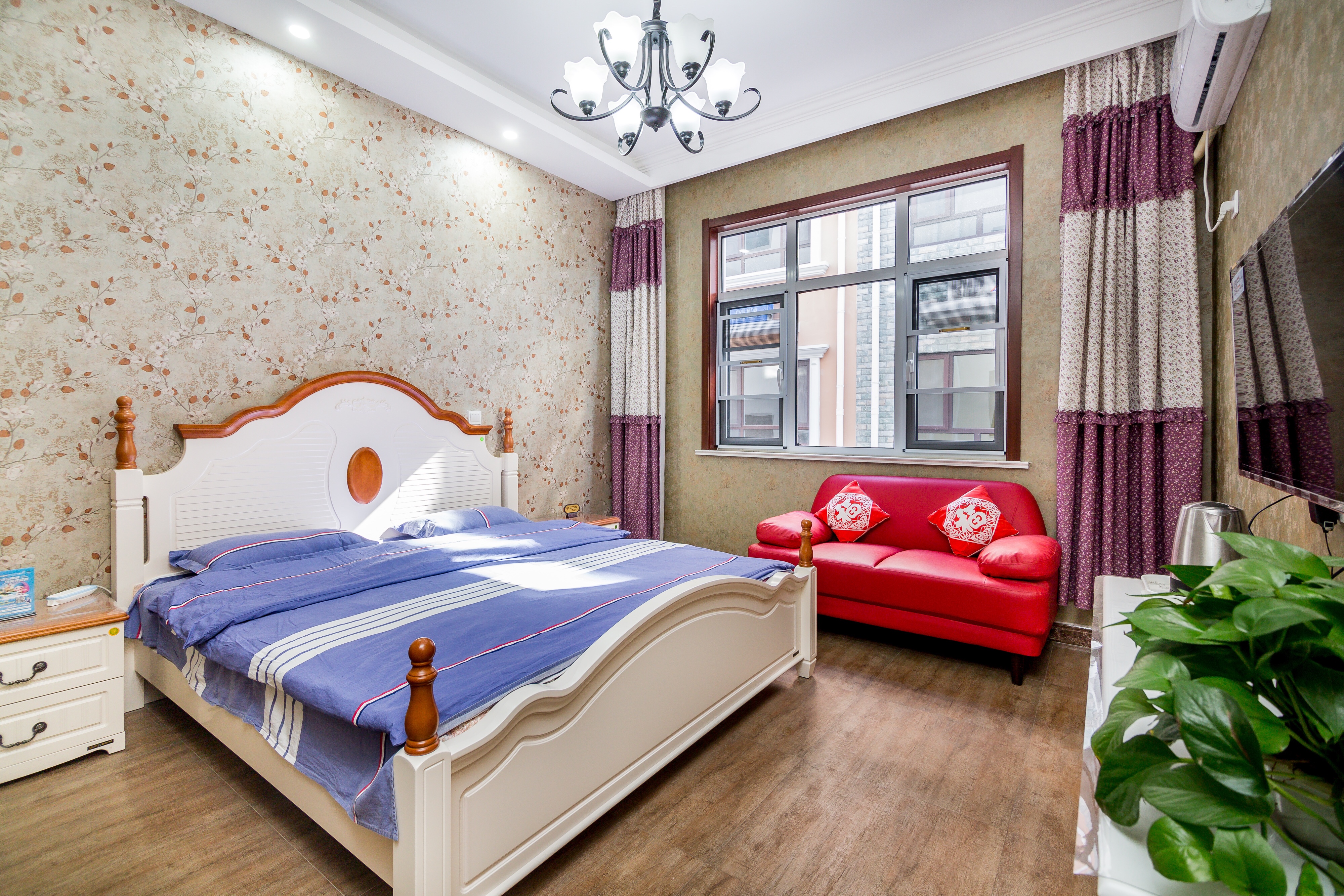 浪漫温馨情侣间（步行7到10分钟到海边）