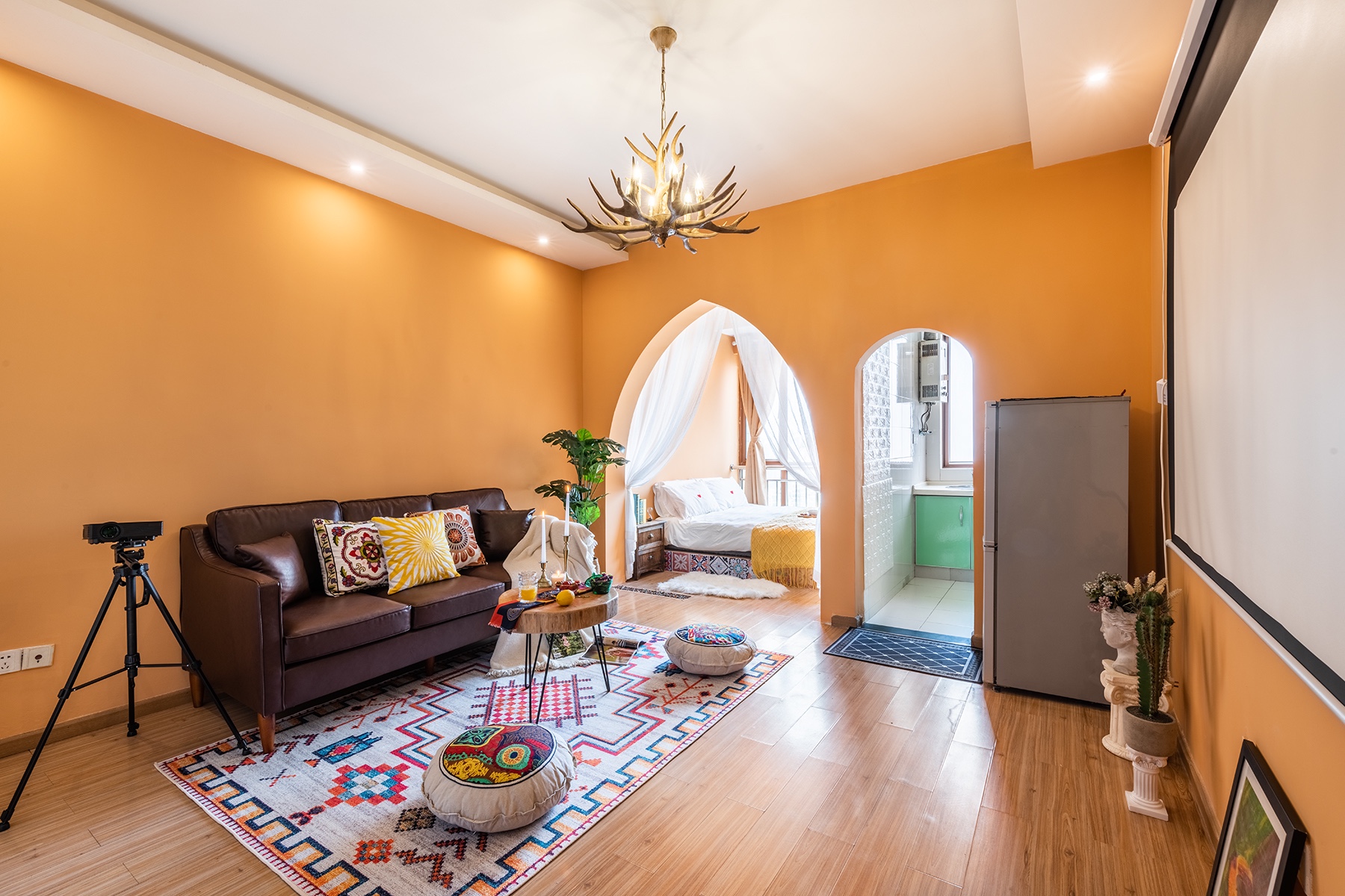 暂不接单【姜糖奶茶】每客消毒｜步行观音桥九街直达解放碑摩洛哥榻榻米高清投影