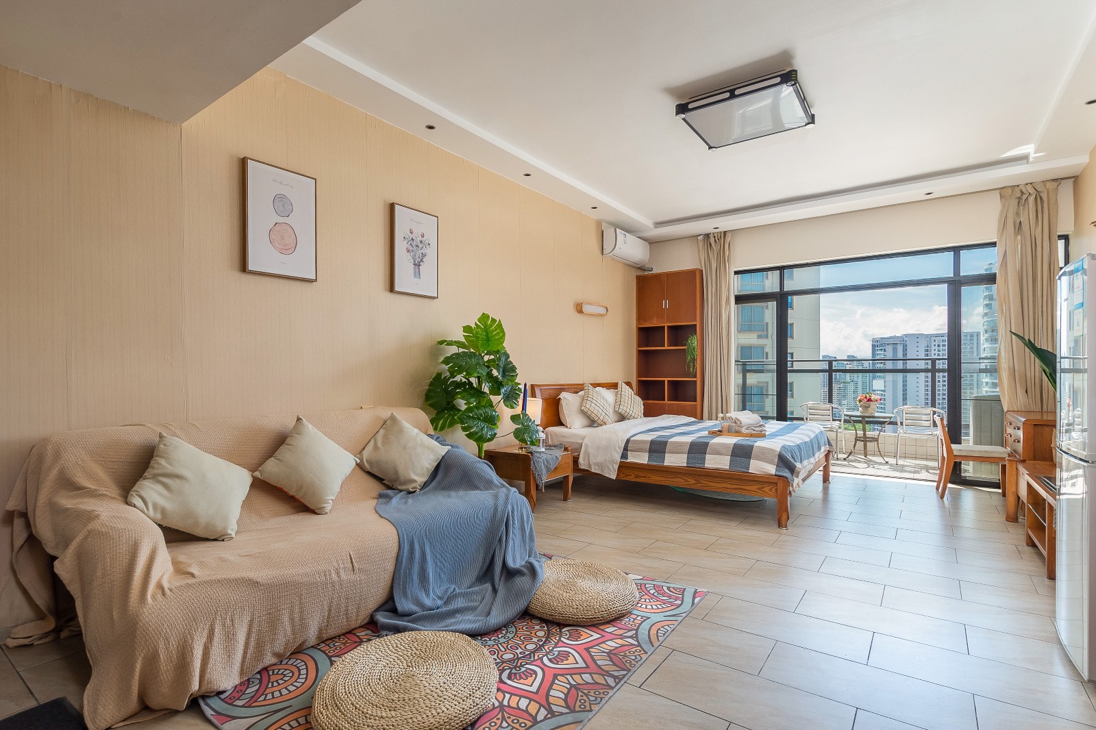 三亚湾椰梦长廊金凤凰公寓高级海景大床房（送游艇潜水）