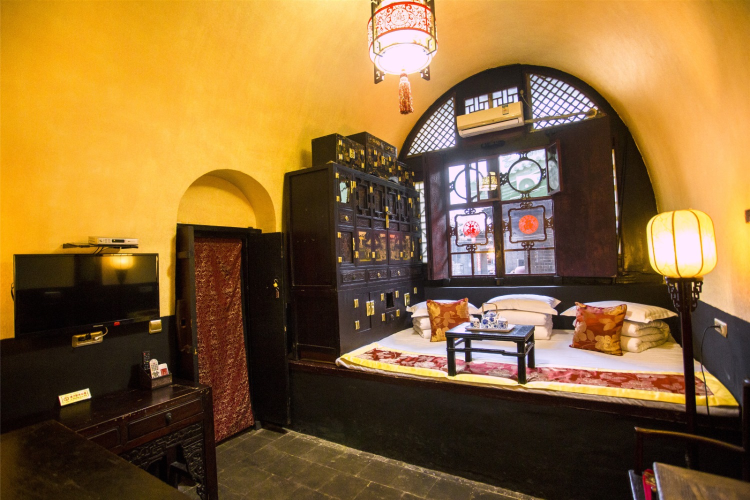 平遥晋泰生大院富贵荣华窑洞土炕房