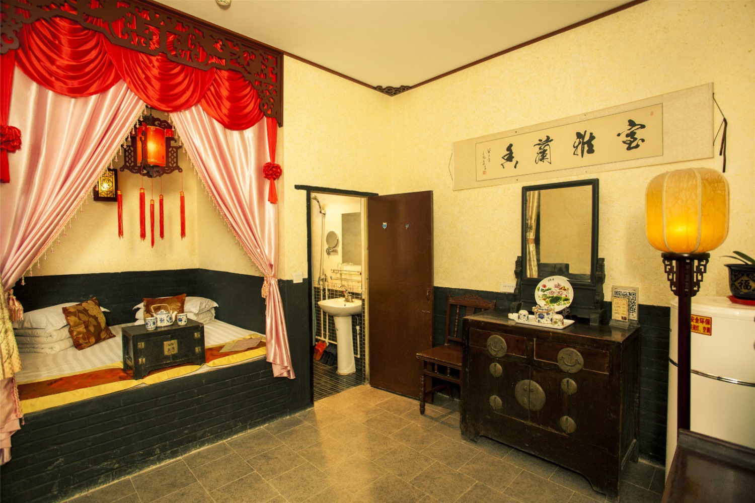 平遥晋泰生大院朱楼碧瓦豪华土炕房