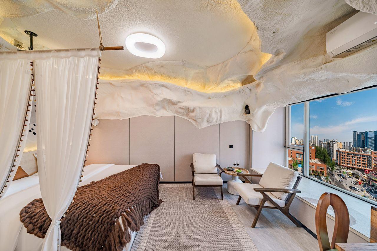 火车南站『私雨洞穴』双人浴缸/大投影/美领馆/地铁房/川大/近春熙路，太古里，投影/地铁房直达火车东