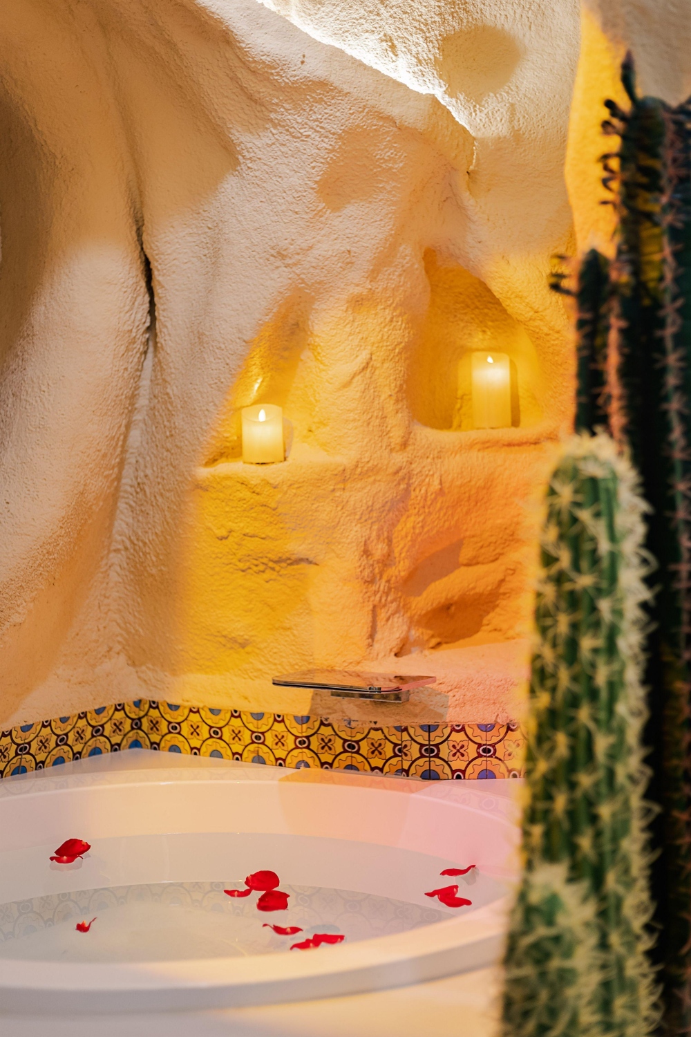 火车南站『星空洞穴』双人浴缸/大投影/美领馆/地铁房/川大/近春熙路，太古里，/地铁房直达火车东站