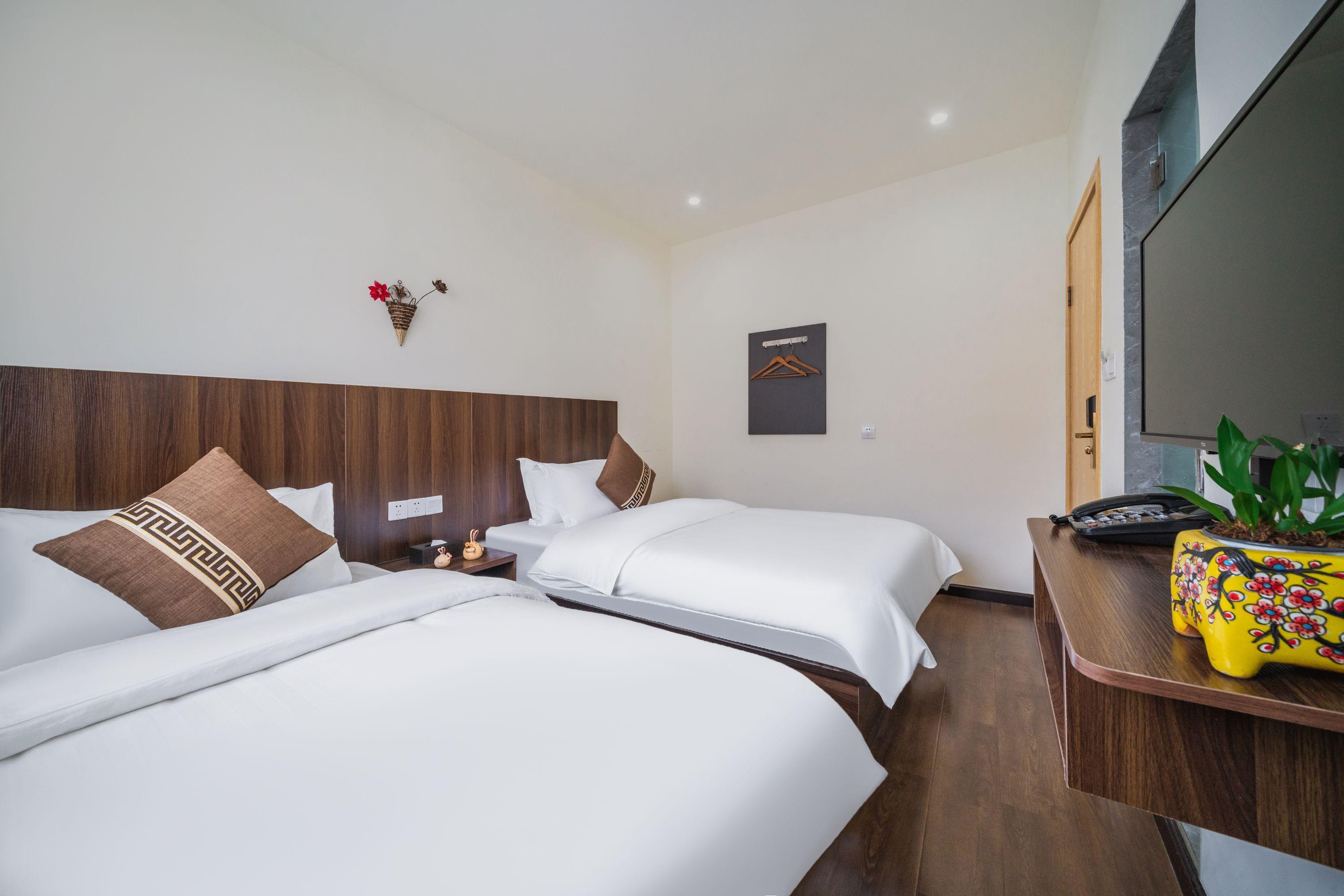 【 低价周月租限时特惠五折起、房东超热情、靠近景区、交通方便】荔波古镇·归园客栈·普通标间