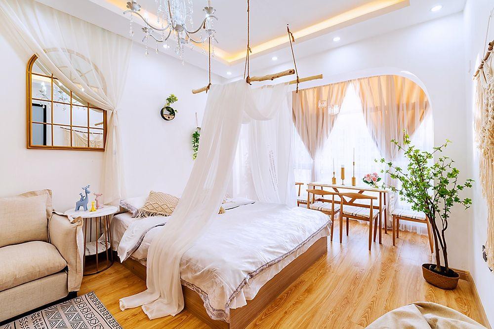 『白露』中央大街 百寸投影 波西米亚风格 带来舒适和安逸的享受 电信光纤 极米投影 高抗光幕布