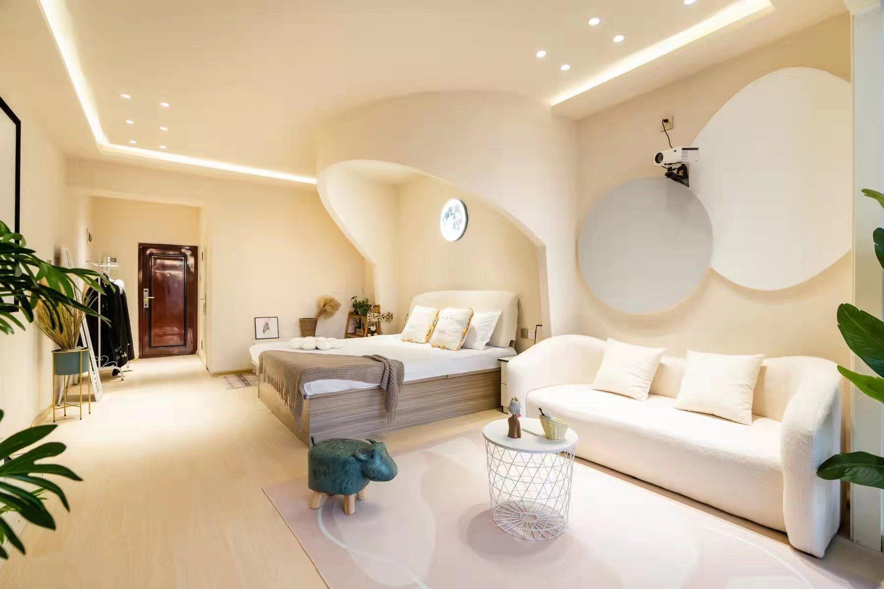 【挚爱】中央大街 猫鱼民宿 奶油风 H3s投影 百寸幕布 一处慵懒之窝 5星床品 极速Wi-Fi 地