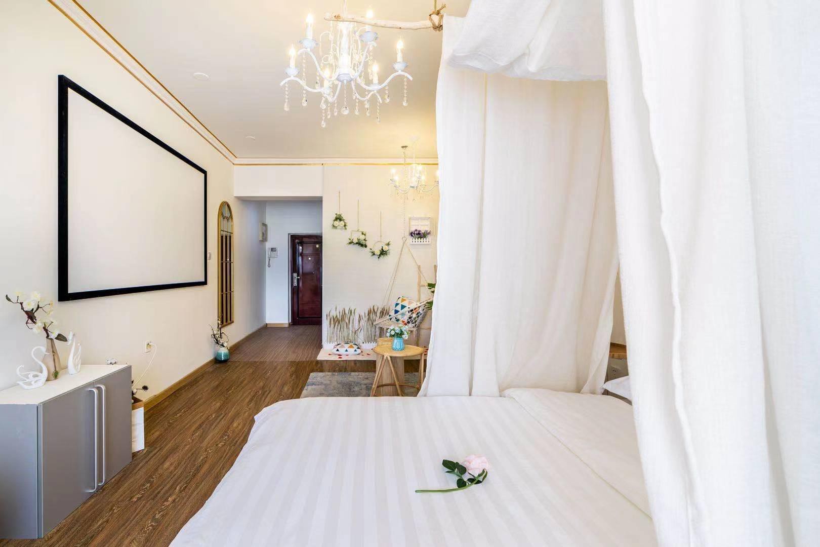 『青丘』中央大街一处私人尚品小宅 极米投影 百寸幕布 波西米亚装修 五星床品 深度睡眠 百兆独享