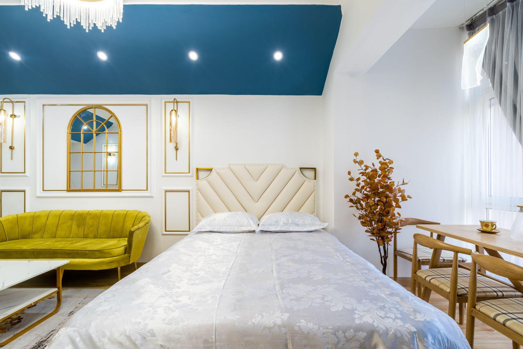 『金语』中央大街 百寸投影 意式装修 环绕灯源 轻奢系 千兆光纤 每天清晨都在舒适的睡眠中慵懒而放松