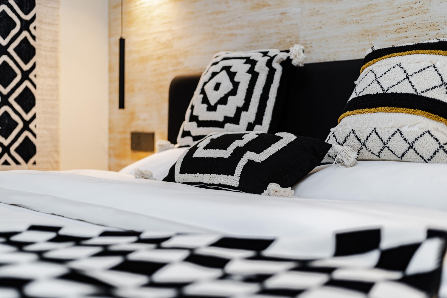 火车东站店【墨雪】东客站-高铁站-巨屏投影/梵木/凯德广场/地铁直达太古里.宽窄巷子/春熙路