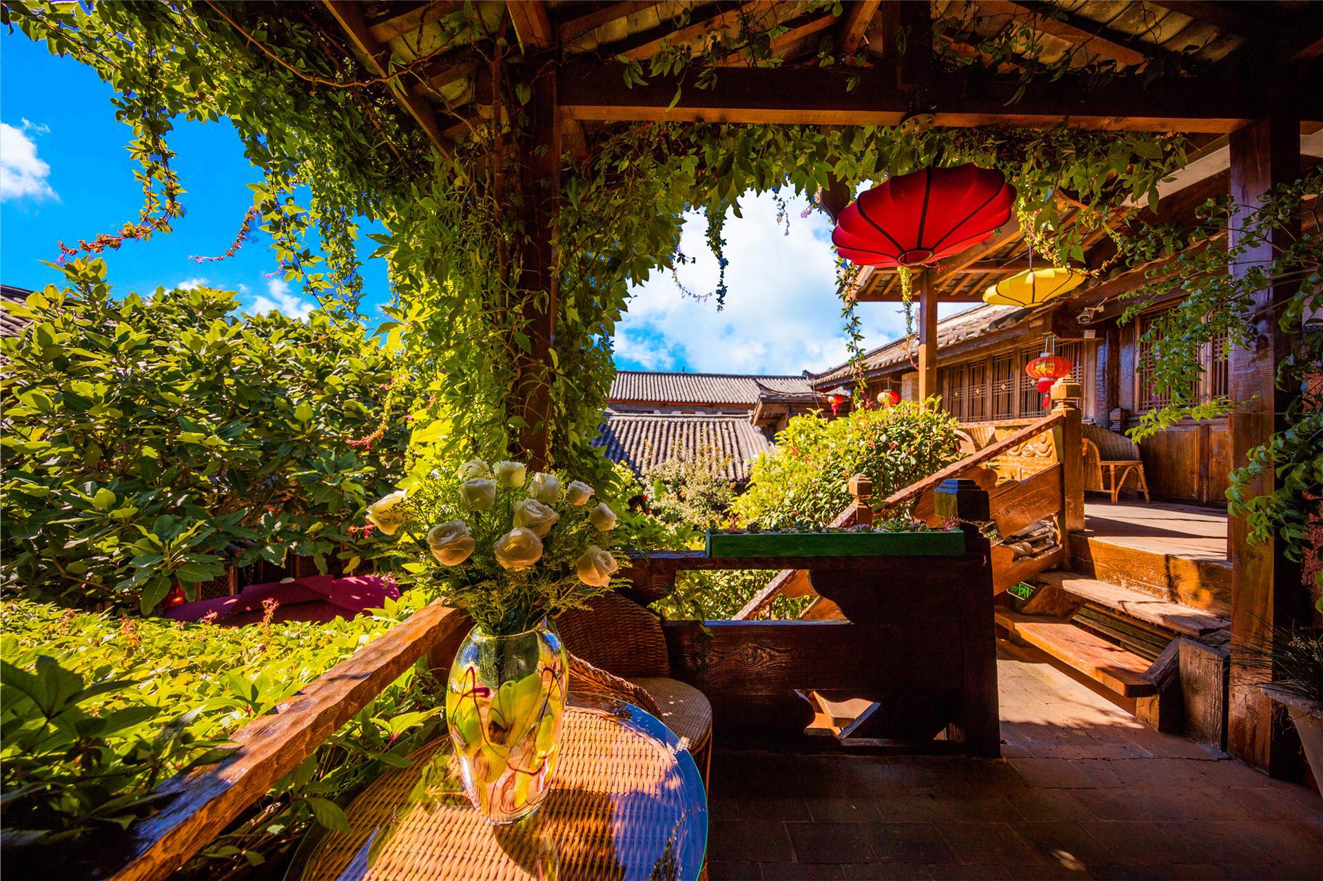 丽江古城北门●四居住八人●纳西保护民居●近四方街●停车方便●空调浴缸●雪山抢票