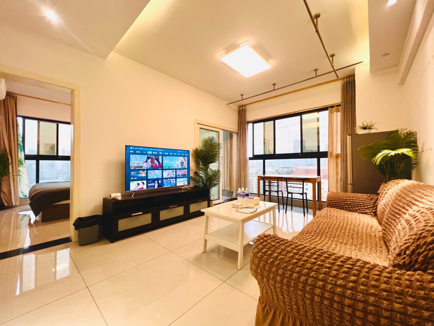 新装修/免费寄存行李/洪崖洞/解放碑/江景高层两居套房