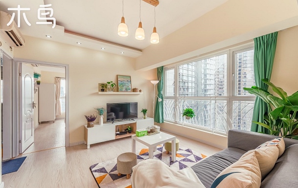 解放碑瞰江地铁口靓房 温馨一居室