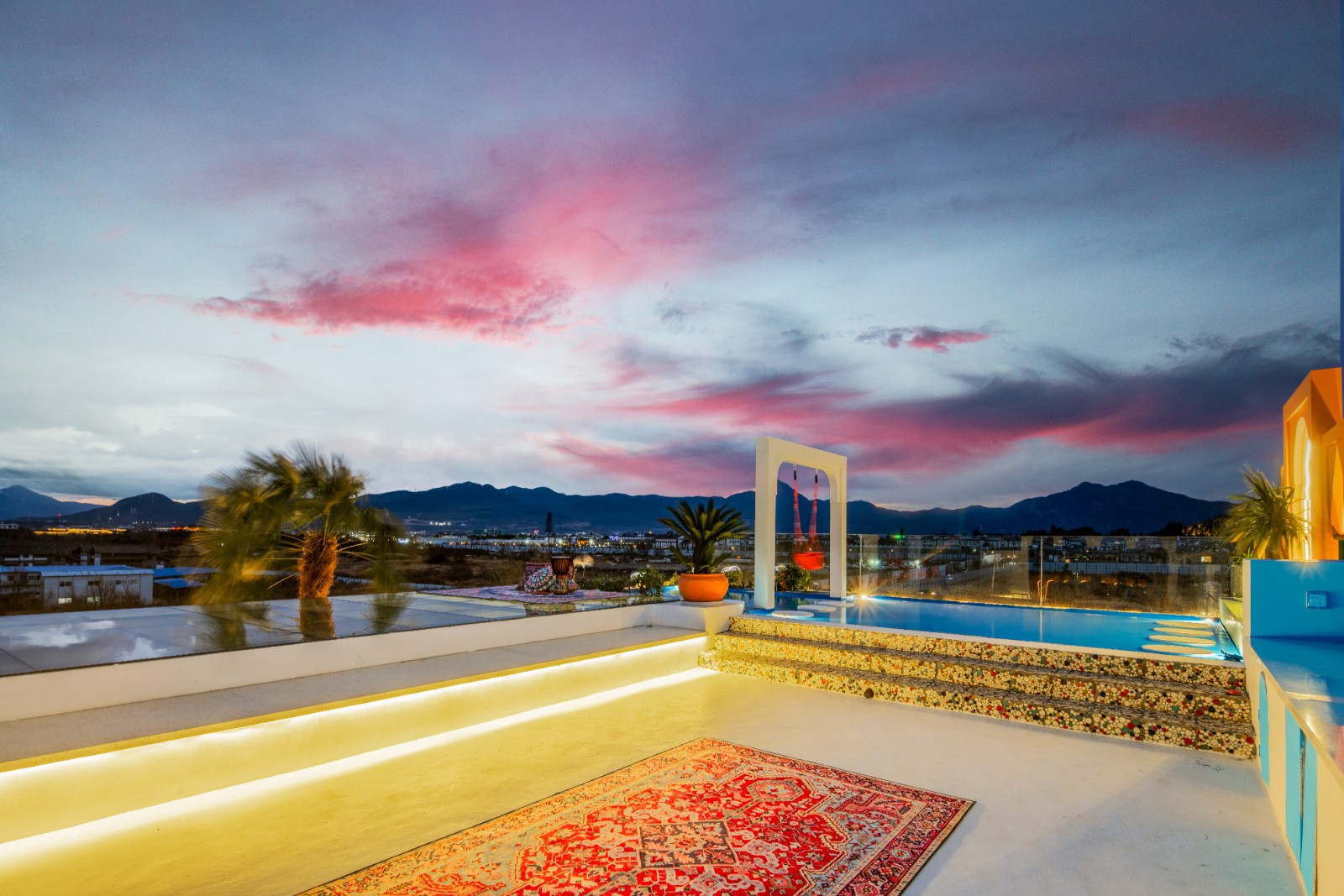 近古城南门❀迎溪3间组合房可住6人❀投影浴缸空调❀摩洛哥天台打卡拍照❀近停车场