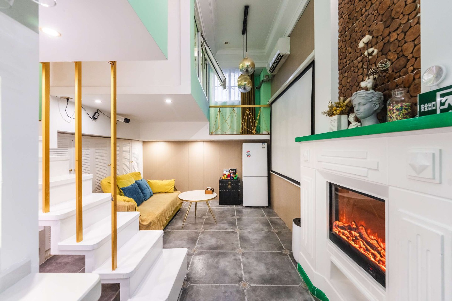 ［醒家民宿］外滩人民广场南京路步行街|可观影4人套房|专业保洁|可寄放行李