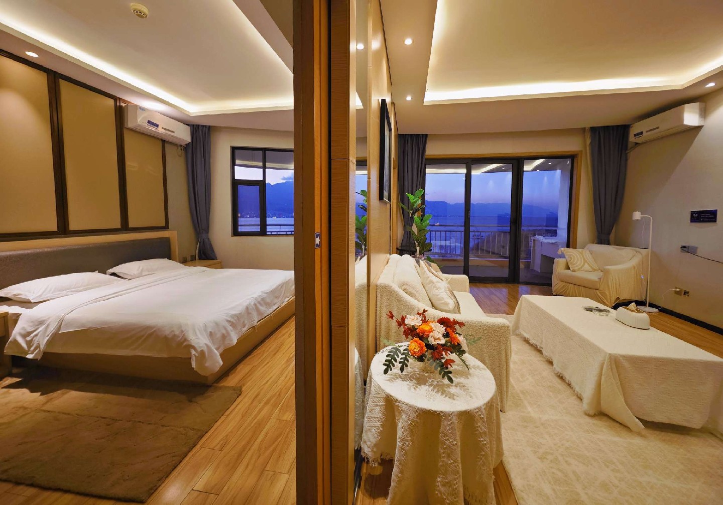 180度海景，两室两卫，超大阳台，可观海看日落