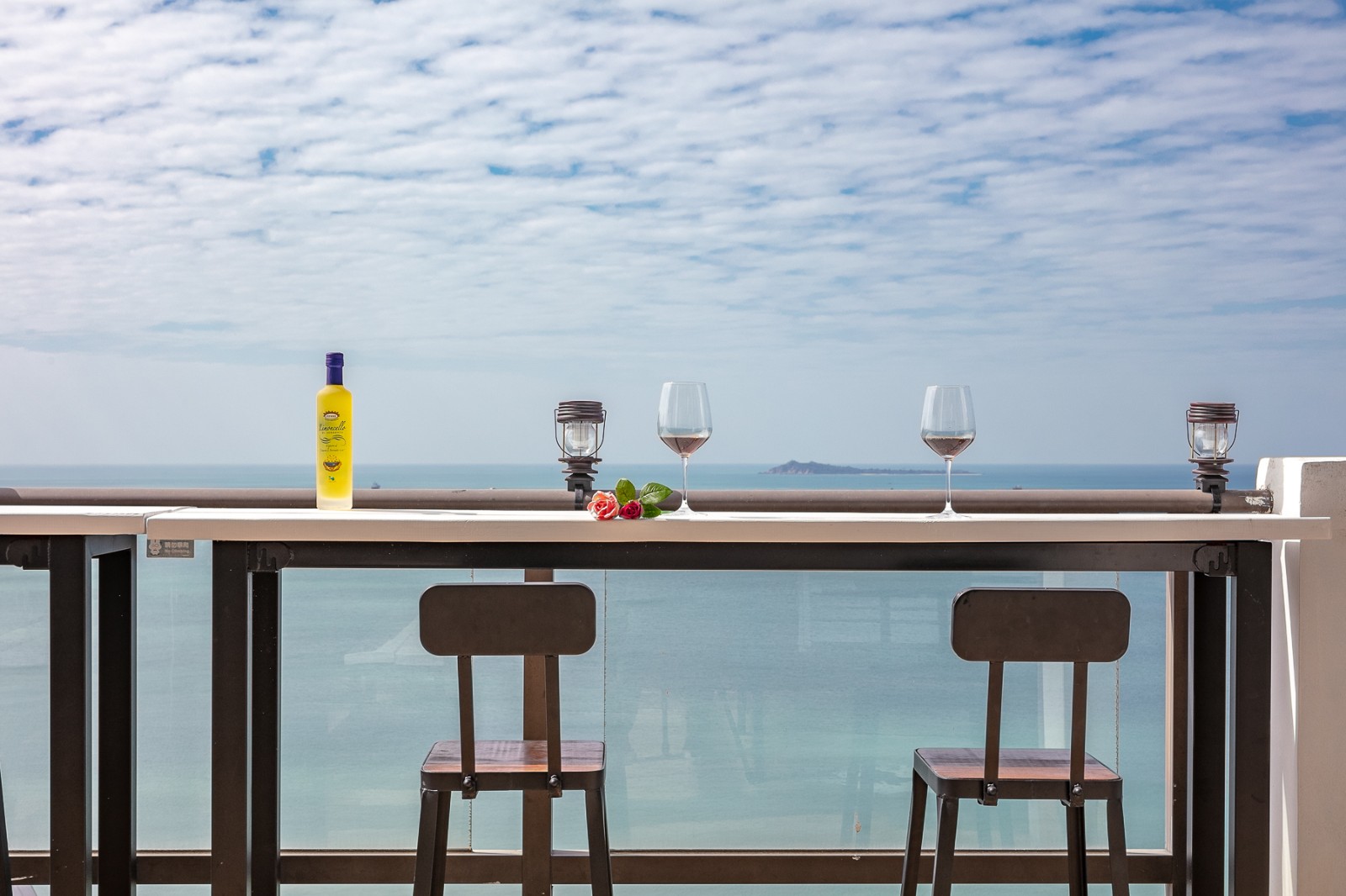 三亚湾椰梦长廊新浪公馆180°全海景2房网红轰趴房（送游艇潜水）