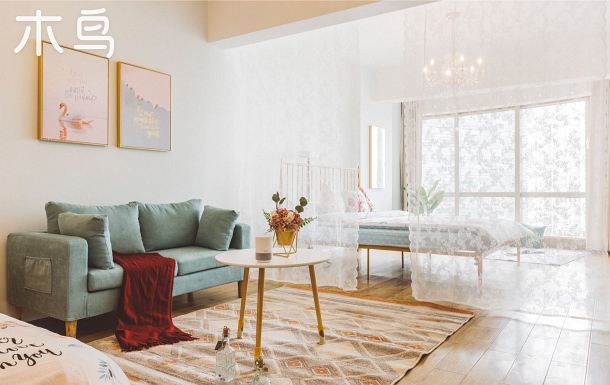 解放碑1/2号线出口☆落地窗 影院双床房