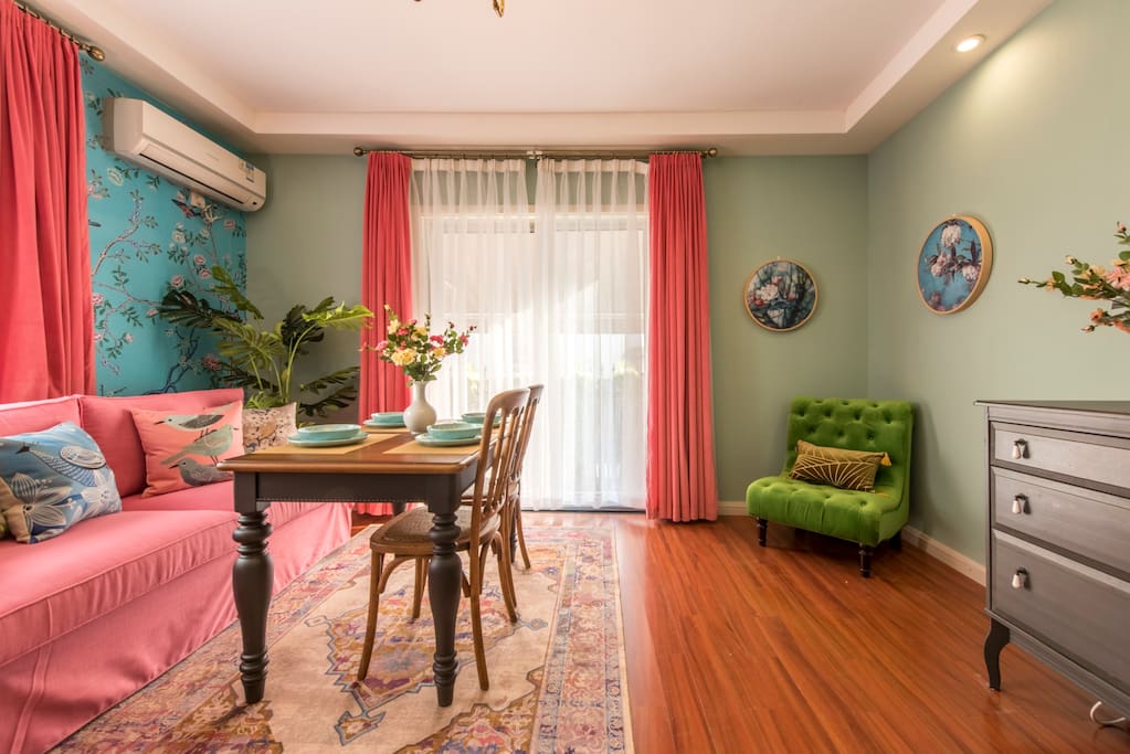 南京西路地铁口大露台两居/美国领事馆签证处/近长征医院、华山医院/直达会展中心