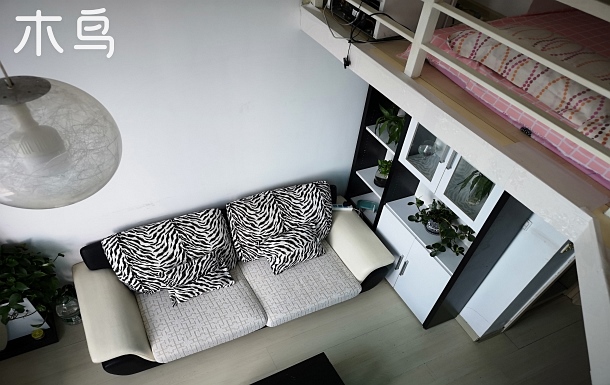 4－6人温馨复式房火车站旁经典生活