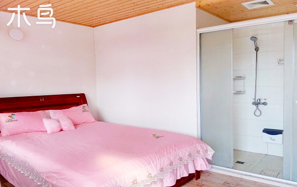 一楼-1.5米宽的大床房-粉色主题房(外部有花园)-门牌号:西1