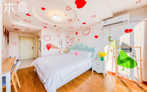 免费接送浦东机场+迪士尼+地铁站+浪漫手绘大床房