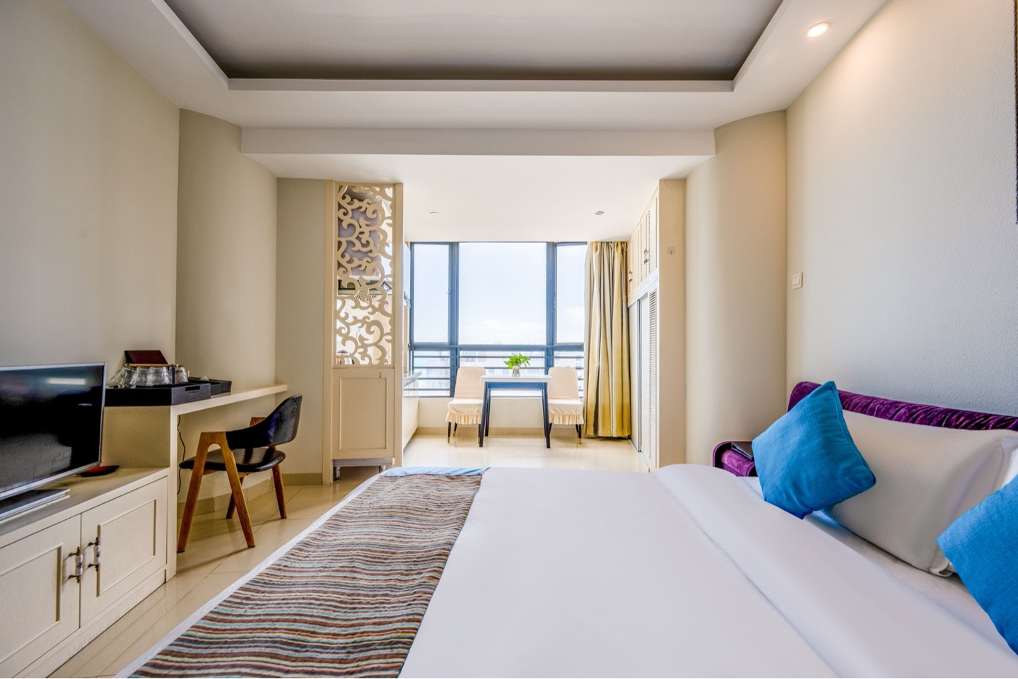 每客消毒 三亚湾 海月广场北欧海景一张床 带阳台 可做饭 月租全单八五折