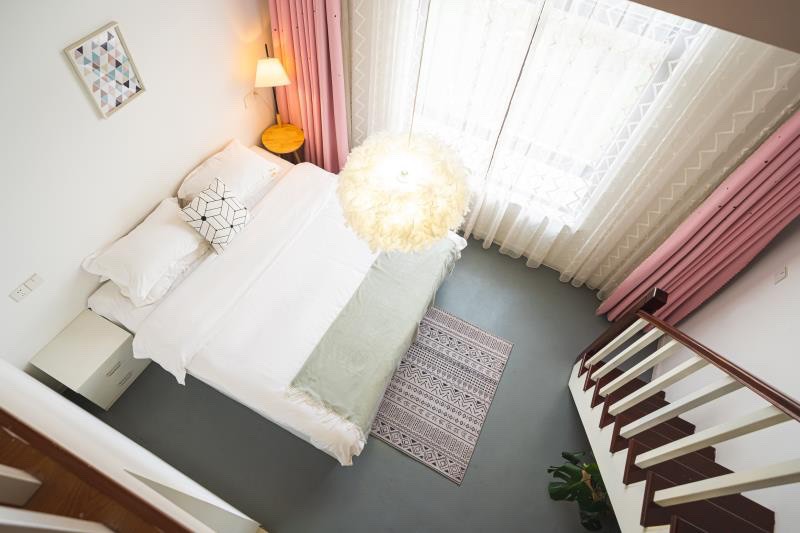 免费接迪士尼 网红复式二居室房打卡胜地/投影仪瞭望星空