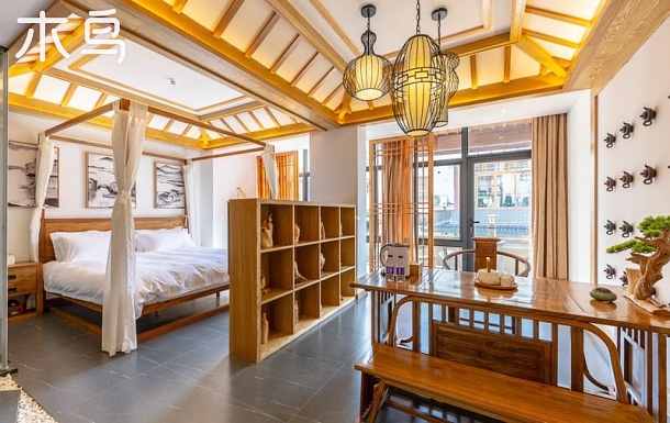 西湖茶园山景102多人入住大床房