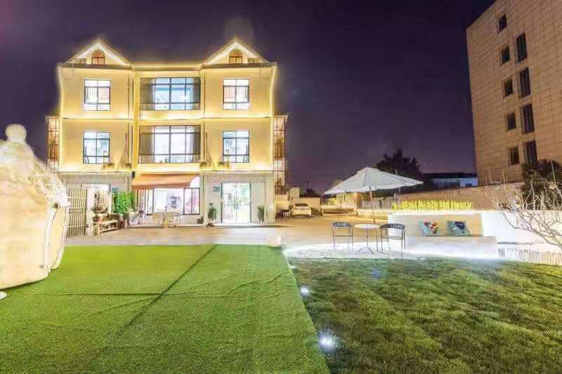 轰趴独栋别墅  超大庭院近迪士尼、野生动物园（麻将 、KTV、乒乓球、烧烤、桌游