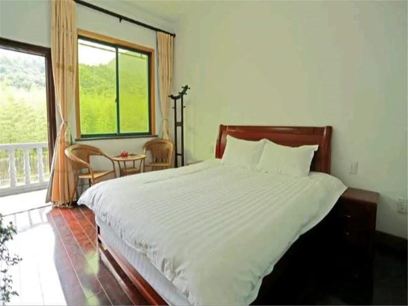 莫干山氧泉山居 阳光大床房