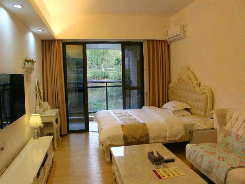 富力泉天下洋房公寓豪华大床房