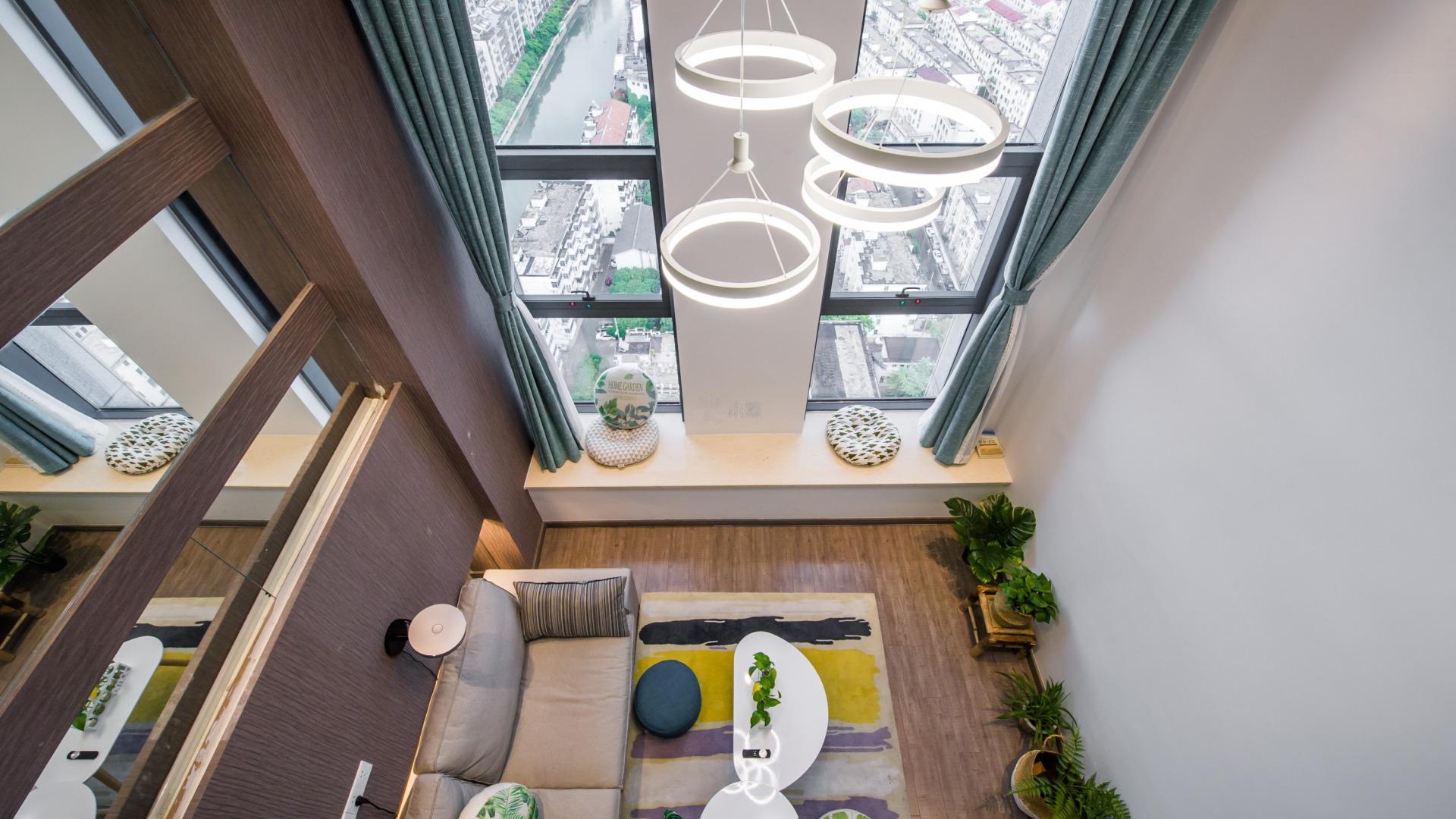 地体口 直达观前街/苏博/拙政园/火车站 LOFT 复式投影大床房