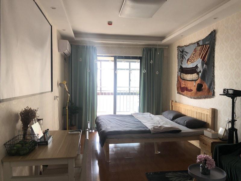 引力公寓 江大图书馆斜对面对面 吉麦隆超市 豆沙家的日暮里投影房 火车站直达 夜市小吃街附近