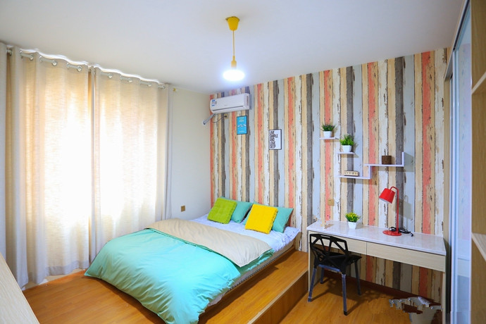 西安欧亚学院西门温馨大床房次卧B