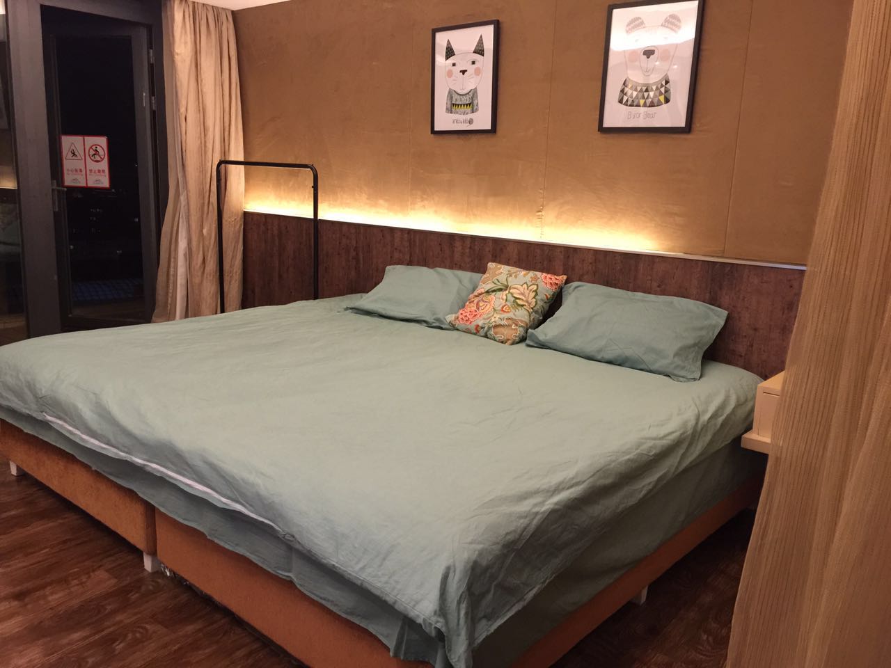 栈桥火车站中山路MZ观海精品小屋