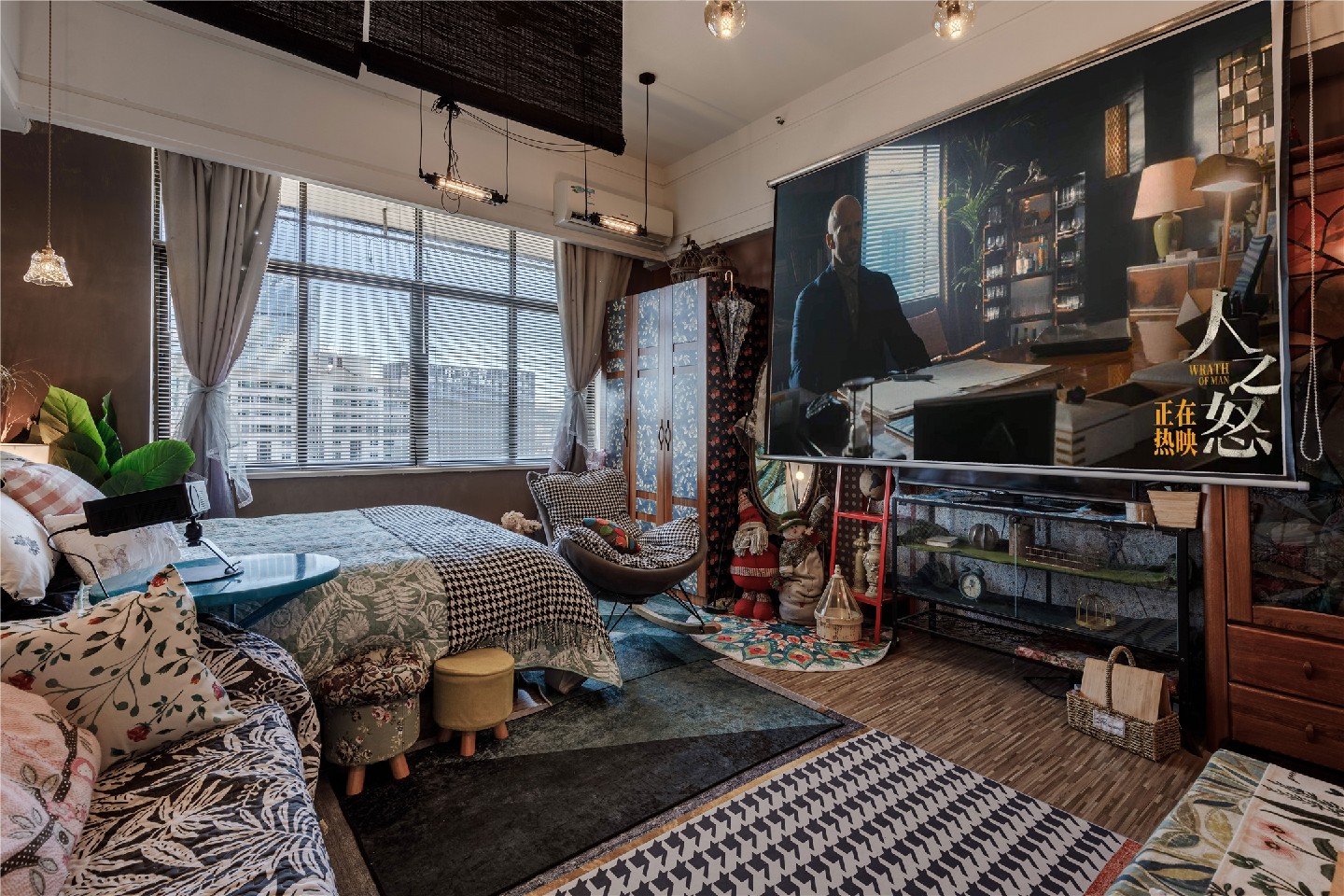 世界尽头与冷酷仙境·金属感·朵颜·市中心浴缸近海边情侣路日月贝近优特汇·巨幕投影