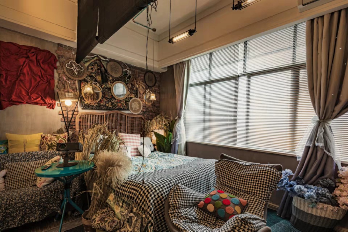 世界尽头与冷酷仙境·后现代·朵昕·巨幕投影·市中心浴缸近海边情侣路日月贝近优特汇