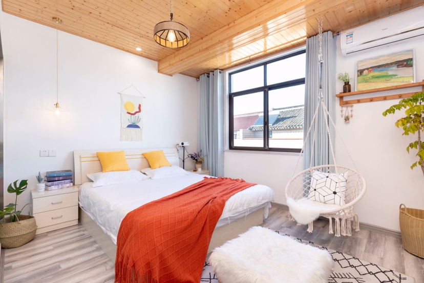 float吊椅大床房 代买门票 地铁2直达外滩