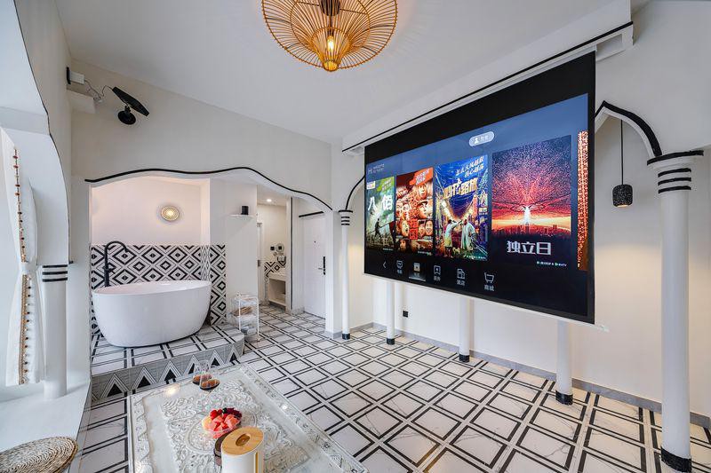 火车南站-双人浴缸【白夜】/美领馆/楼下地铁/川大/近春熙路，太古里，投影/地