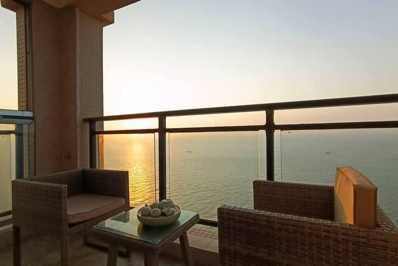 高层观日出全海景冀日四房二(由楼上楼下两套看日出ZUi好的房型组成，上下楼梯往来)。