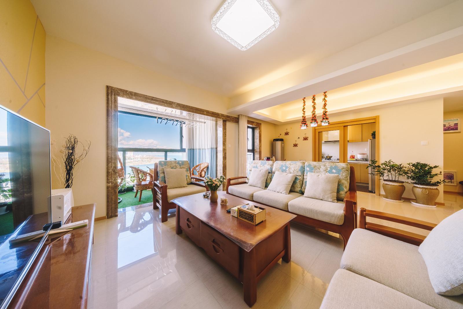 现代简约海景三居室