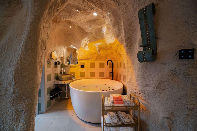 火车南站『溶洞洞穴』浴缸/美领馆/地铁房/川大/近春熙路，太古里，投影