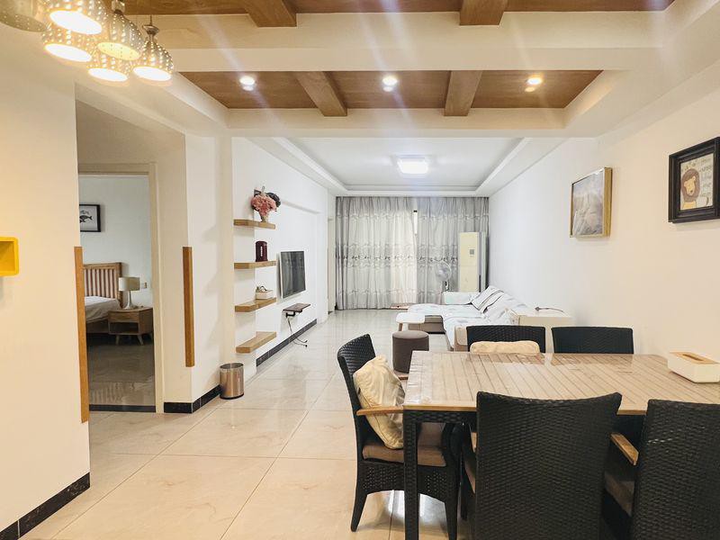 海景三室两厅一厨两卫（距大东海海边100米）