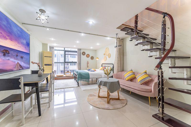 金色城品/步行西湖/湖滨银泰/in77/高清投影/双卫/可做饭/三床带机麻