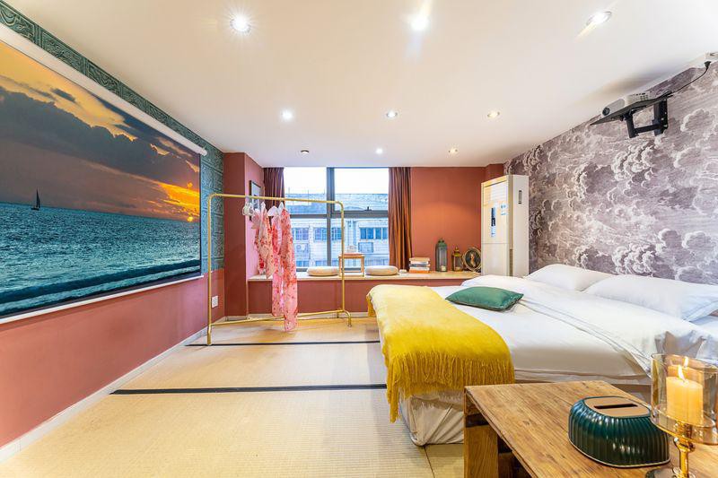 金色城品/步行西湖/湖滨银泰/in77/高清投影/可做饭/三床带机麻